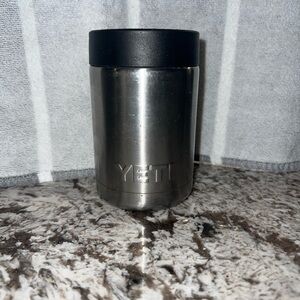Yeti rambler can cooler 12oz